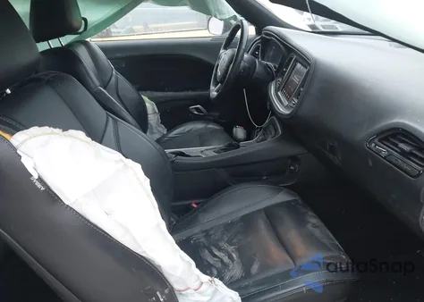 2021 Dodge Challenger Sxt Awd z USA, uszkodzony, nr VIN 2C3CDZGG5MH593238